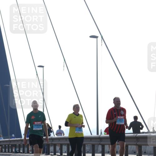 03.10.2026 - Köhlbrandbrückenlauf Tim E. http://msf.ph/oto/10626683 03.10.2026 09:44:09 Position 1 1725 meine-sportfotos.de