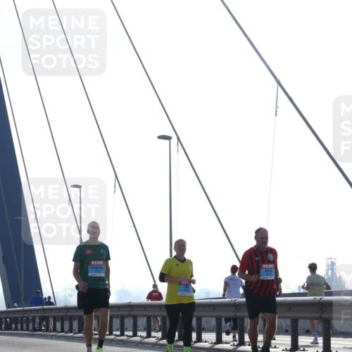 03.10.2026 - Köhlbrandbrückenlauf Tim E. http://msf.ph/oto/10626701 03.10.2026 09:44:10 Position 1  meine-sportfotos.de