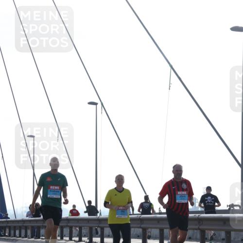 03.10.2026 - Köhlbrandbrückenlauf Tim E. http://msf.ph/oto/10626714 03.10.2026 09:44:11 Position 1 1725 meine-sportfotos.de