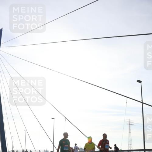 03.10.2026 - Köhlbrandbrückenlauf Tim E. http://msf.ph/oto/10626728 03.10.2026 09:44:16 Position 1  meine-sportfotos.de