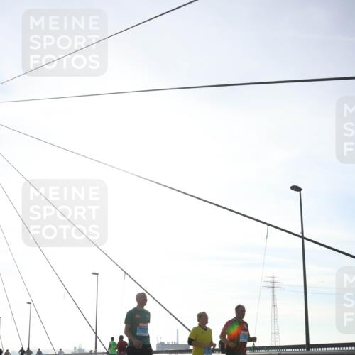 03.10.2026 - Köhlbrandbrückenlauf Tim E. http://msf.ph/oto/10626733 03.10.2026 09:44:16 Position 1  meine-sportfotos.de