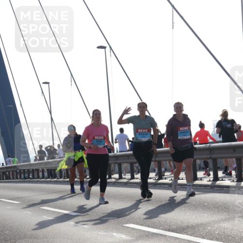 03.10.2026 - Köhlbrandbrückenlauf Tim E. http://msf.ph/oto/10626764 03.10.2026 09:44:31 Position 1  meine-sportfotos.de