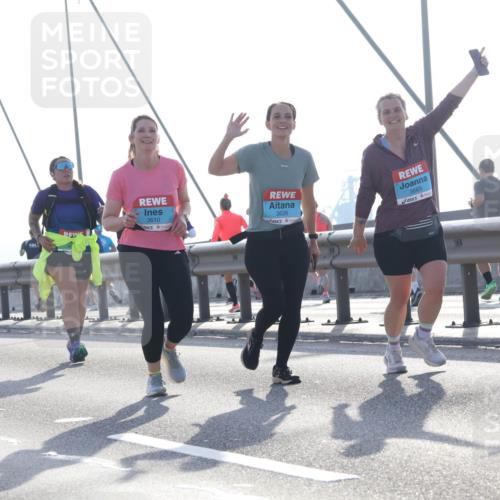 03.10.2026 - Köhlbrandbrückenlauf Tim E. http://msf.ph/oto/10626784 03.10.2026 09:44:33 Position 1 3610, 3626, 3665, 10 meine-sportfotos.de