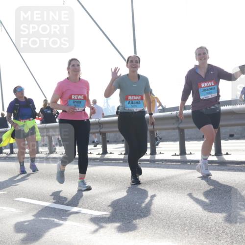 03.10.2026 - Köhlbrandbrückenlauf Tim E. http://msf.ph/oto/10626805 03.10.2026 09:44:34 Position 1 3610, 3626, 3665 meine-sportfotos.de