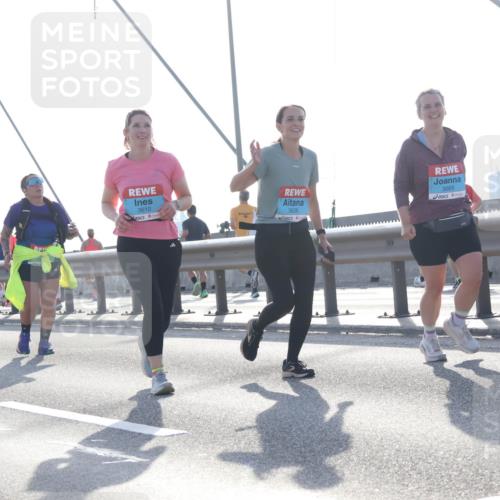 03.10.2026 - Köhlbrandbrückenlauf Tim E. http://msf.ph/oto/10626815 03.10.2026 09:44:34 Position 1 3610, 3626, 3665 meine-sportfotos.de