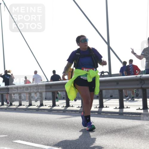03.10.2026 - Köhlbrandbrückenlauf Tim E. http://msf.ph/oto/10626823 03.10.2026 09:44:36 Position 1  meine-sportfotos.de