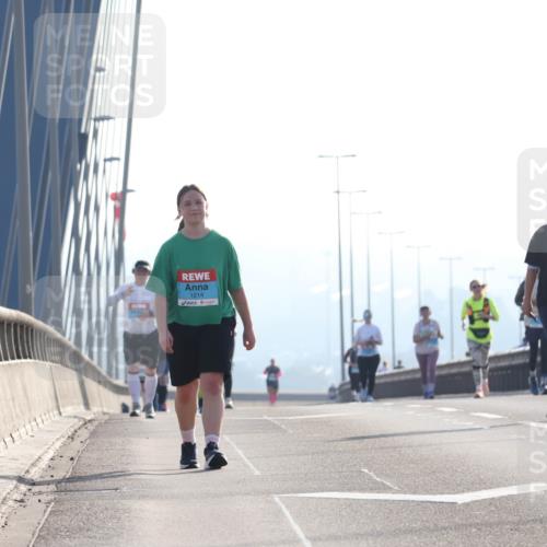 03.10.2026 - Köhlbrandbrückenlauf Tim E. http://msf.ph/oto/10626830 03.10.2026 09:44:38 Position 1 1214 meine-sportfotos.de