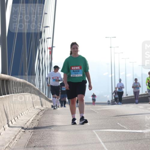 03.10.2026 - Köhlbrandbrückenlauf Tim E. http://msf.ph/oto/10626839 03.10.2026 09:44:39 Position 1 1214 meine-sportfotos.de