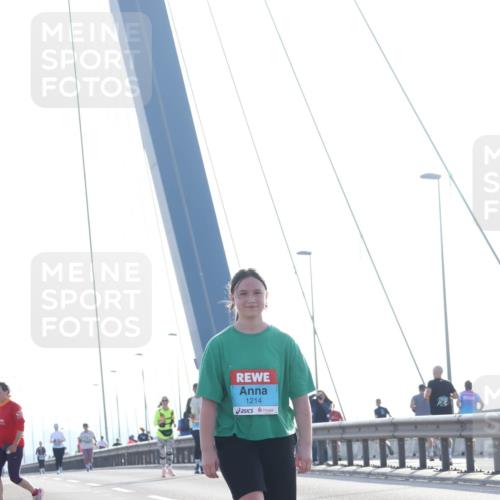03.10.2026 - Köhlbrandbrückenlauf Tim E. http://msf.ph/oto/10626843 03.10.2026 09:44:53 Position 1 1214 meine-sportfotos.de