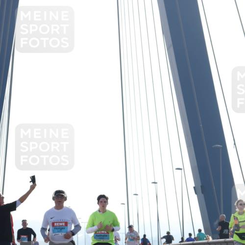 03.10.2026 - Köhlbrandbrückenlauf Tim E. http://msf.ph/oto/10626851 03.10.2026 09:44:59 Position 1  meine-sportfotos.de
