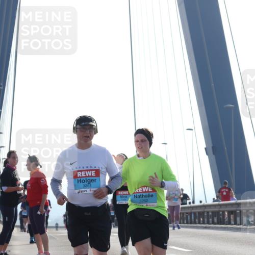 03.10.2026 - Köhlbrandbrückenlauf Tim E. http://msf.ph/oto/10626871 03.10.2026 09:45:04 Position 1 3251, 3252 meine-sportfotos.de
