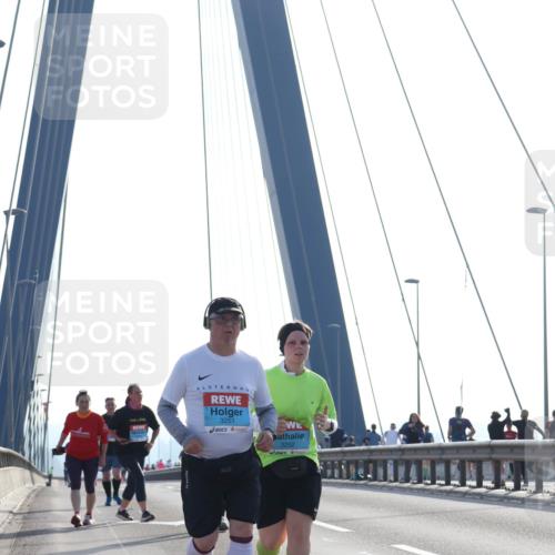 03.10.2026 - Köhlbrandbrückenlauf Tim E. http://msf.ph/oto/10626879 03.10.2026 09:45:06 Position 1 3251, 3252 meine-sportfotos.de