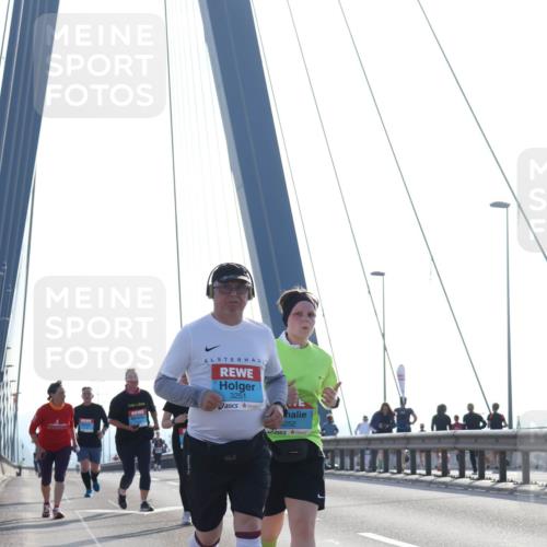 03.10.2026 - Köhlbrandbrückenlauf Tim E. http://msf.ph/oto/10626895 03.10.2026 09:45:07 Position 1 3251, 252 meine-sportfotos.de
