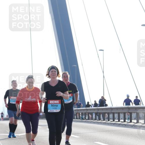 03.10.2026 - Köhlbrandbrückenlauf Tim E. http://msf.ph/oto/10626924 03.10.2026 09:45:11 Position 1 1439 meine-sportfotos.de