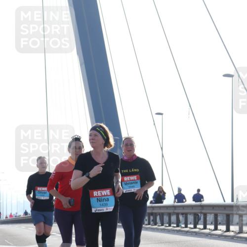 03.10.2026 - Köhlbrandbrückenlauf Tim E. http://msf.ph/oto/10626936 03.10.2026 09:45:12 Position 1 1438, 1439, 3588 meine-sportfotos.de