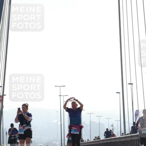 03.10.2026 - Köhlbrandbrückenlauf Tim E. http://msf.ph/oto/10627014 03.10.2026 09:45:21 Position 1  meine-sportfotos.de