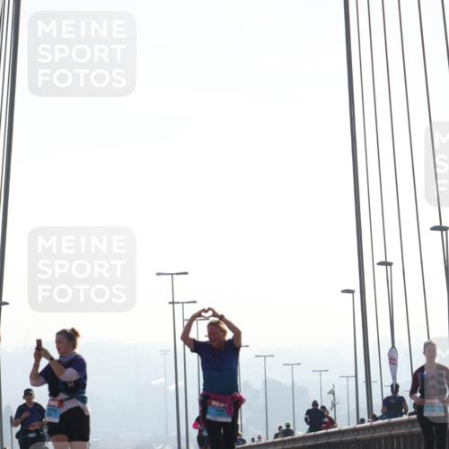 03.10.2026 - Köhlbrandbrückenlauf Tim E. http://msf.ph/oto/10627022 03.10.2026 09:45:21 Position 1  meine-sportfotos.de