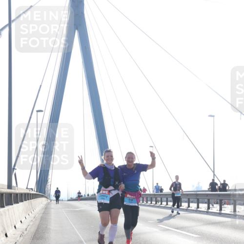 03.10.2026 - Köhlbrandbrückenlauf Tim E. http://msf.ph/oto/10627108 03.10.2026 09:45:40 Position 1  meine-sportfotos.de