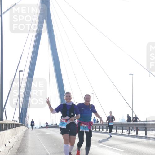 03.10.2026 - Köhlbrandbrückenlauf Tim E. http://msf.ph/oto/10627116 03.10.2026 09:45:40 Position 1  meine-sportfotos.de