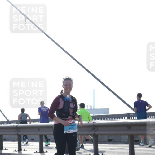 03.10.2026 - Köhlbrandbrückenlauf Tim E. http://msf.ph/oto/10627146 03.10.2026 09:45:45 Position 1 2026, 1975 meine-sportfotos.de