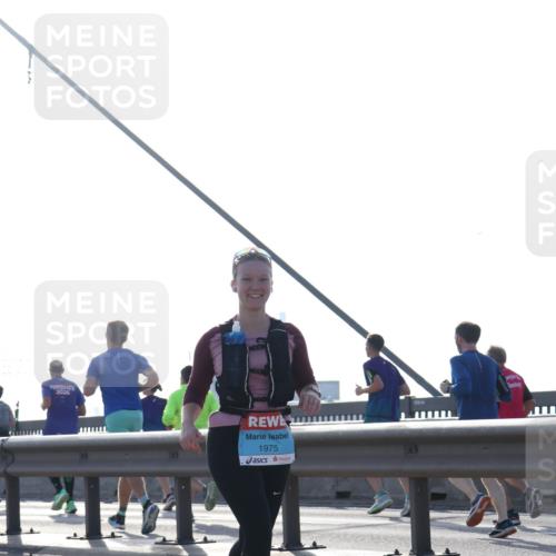 03.10.2026 - Köhlbrandbrückenlauf Tim E. http://msf.ph/oto/10627152 03.10.2026 09:45:45 Position 1 2026, 1975 meine-sportfotos.de
