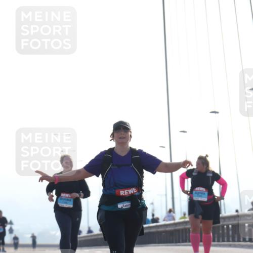03.10.2026 - Köhlbrandbrückenlauf Tim E. http://msf.ph/oto/10627169 03.10.2026 09:45:51 Position 1  meine-sportfotos.de