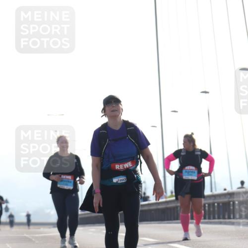 03.10.2026 - Köhlbrandbrückenlauf Tim E. http://msf.ph/oto/10627173 03.10.2026 09:45:51 Position 1  meine-sportfotos.de