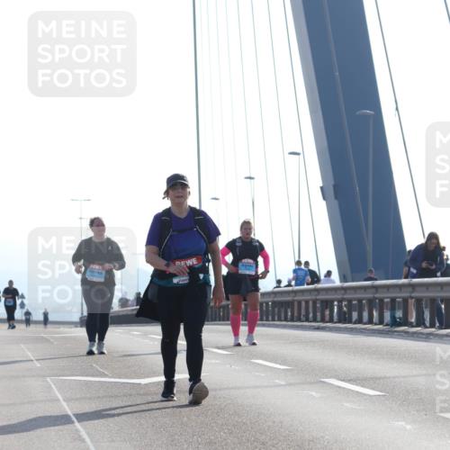 03.10.2026 - Köhlbrandbrückenlauf Tim E. http://msf.ph/oto/10627177 03.10.2026 09:45:53 Position 1  meine-sportfotos.de