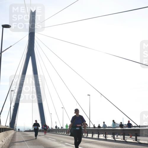 03.10.2026 - Köhlbrandbrückenlauf Tim E. http://msf.ph/oto/10627188 03.10.2026 09:46:00 Position 1  meine-sportfotos.de
