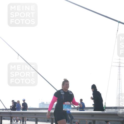 03.10.2026 - Köhlbrandbrückenlauf Tim E. http://msf.ph/oto/10627235 03.10.2026 09:46:15 Position 1 3368 meine-sportfotos.de