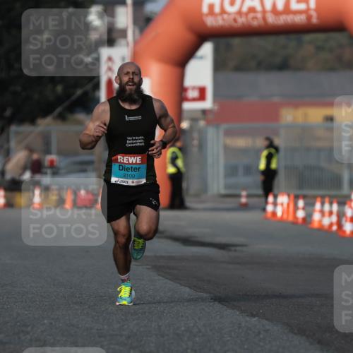 03.10.2026 - Köhlbrandbrückenlauf H.Heesch http://msf.ph/oto/10653815 03.10.2026 09:41:37 Ziel 2100 meine-sportfotos.de