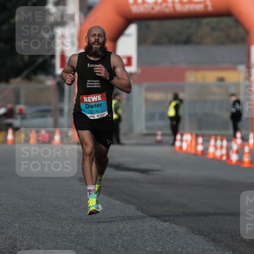 03.10.2026 - Köhlbrandbrückenlauf H.Heesch http://msf.ph/oto/10653817 03.10.2026 09:41:37 Ziel 2100 meine-sportfotos.de