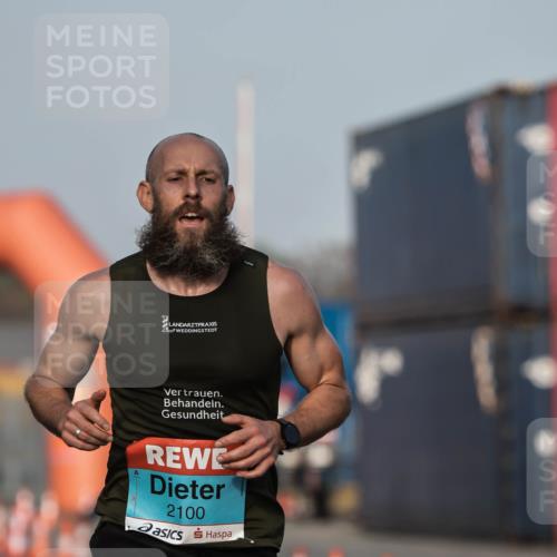 03.10.2026 - Köhlbrandbrückenlauf H.Heesch http://msf.ph/oto/10653823 03.10.2026 09:41:40 Ziel 2100 meine-sportfotos.de