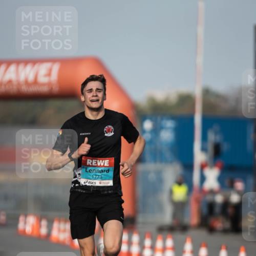 03.10.2026 - Köhlbrandbrückenlauf H.Heesch http://msf.ph/oto/10653833 03.10.2026 09:43:03 Ziel 1773 meine-sportfotos.de