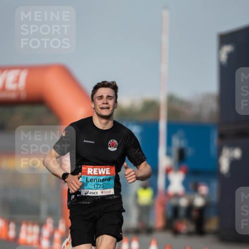 03.10.2026 - Köhlbrandbrückenlauf H.Heesch http://msf.ph/oto/10653835 03.10.2026 09:43:03 Ziel 1773 meine-sportfotos.de