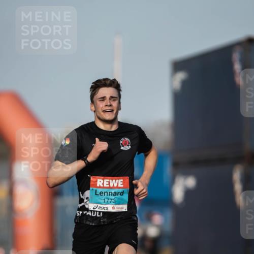03.10.2026 - Köhlbrandbrückenlauf H.Heesch http://msf.ph/oto/10653837 03.10.2026 09:43:04 Ziel 1773 meine-sportfotos.de
