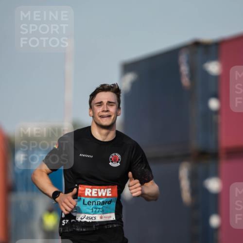03.10.2026 - Köhlbrandbrückenlauf H.Heesch http://msf.ph/oto/10653840 03.10.2026 09:43:04 Ziel 1773 meine-sportfotos.de