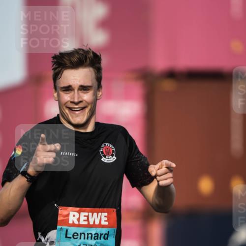 03.10.2026 - Köhlbrandbrückenlauf H.Heesch http://msf.ph/oto/10653846 03.10.2026 09:43:05 Ziel 1773 meine-sportfotos.de