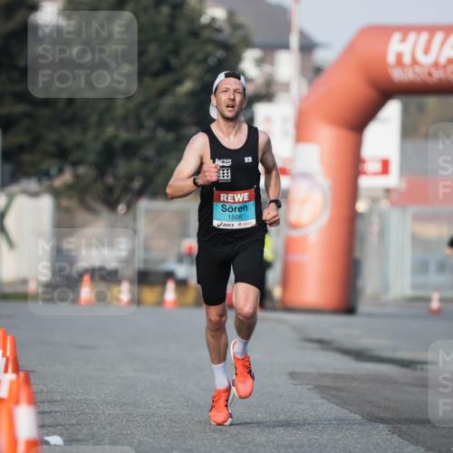 03.10.2026 - Köhlbrandbrückenlauf H.Heesch http://msf.ph/oto/10653852 03.10.2026 09:43:49 Ziel 1508 meine-sportfotos.de