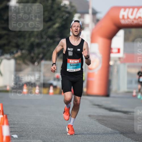 03.10.2026 - Köhlbrandbrückenlauf H.Heesch http://msf.ph/oto/10653855 03.10.2026 09:43:49 Ziel 1508 meine-sportfotos.de