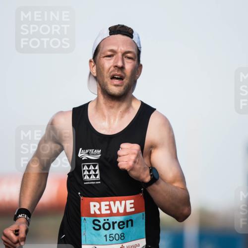 03.10.2026 - Köhlbrandbrückenlauf H.Heesch http://msf.ph/oto/10653875 03.10.2026 09:43:53 Ziel 1508 meine-sportfotos.de