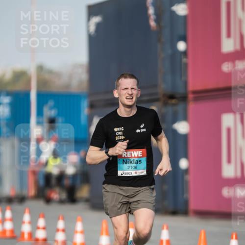 03.10.2026 - Köhlbrandbrückenlauf H.Heesch http://msf.ph/oto/10653879 03.10.2026 09:44:05 Ziel 2106 meine-sportfotos.de