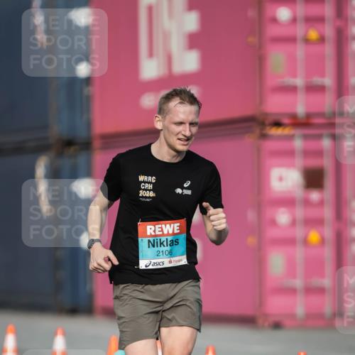 03.10.2026 - Köhlbrandbrückenlauf H.Heesch http://msf.ph/oto/10653883 03.10.2026 09:44:06 Ziel 2106 meine-sportfotos.de