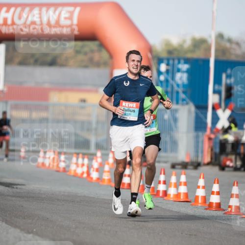 03.10.2026 - Köhlbrandbrückenlauf H.Heesch http://msf.ph/oto/10653896 03.10.2026 09:44:40 Ziel 2043, 2131 meine-sportfotos.de