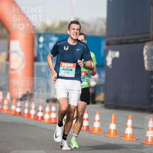 03.10.2026 - Köhlbrandbrückenlauf H.Heesch http://msf.ph/oto/10653901 03.10.2026 09:44:41 Ziel 2043, 2131 meine-sportfotos.de