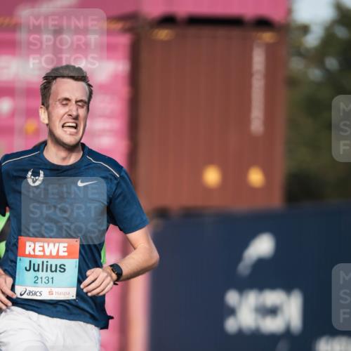 03.10.2026 - Köhlbrandbrückenlauf H.Heesch http://msf.ph/oto/10653903 03.10.2026 09:44:44 Ziel 2043, 2131 meine-sportfotos.de
