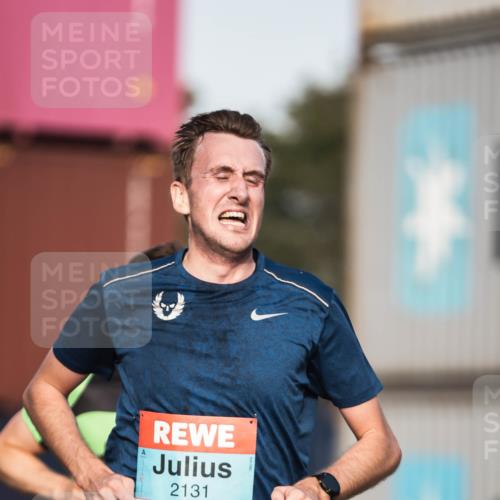 03.10.2026 - Köhlbrandbrückenlauf H.Heesch http://msf.ph/oto/10653905 03.10.2026 09:44:44 Ziel 2043, 2131 meine-sportfotos.de