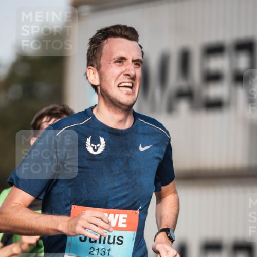 03.10.2026 - Köhlbrandbrückenlauf H.Heesch http://msf.ph/oto/10653907 03.10.2026 09:44:45 Ziel 2043, 2131 meine-sportfotos.de