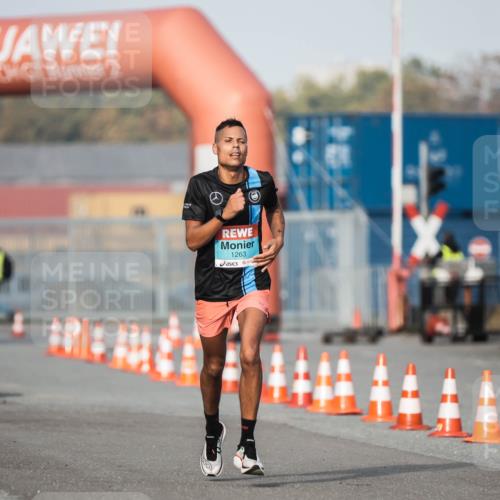 03.10.2026 - Köhlbrandbrückenlauf H.Heesch http://msf.ph/oto/10653909 03.10.2026 09:44:59 Ziel 1263 meine-sportfotos.de