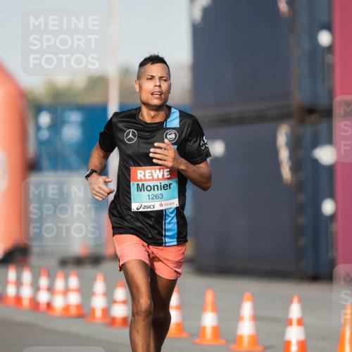 03.10.2026 - Köhlbrandbrückenlauf H.Heesch http://msf.ph/oto/10653913 03.10.2026 09:45:01 Ziel 1263 meine-sportfotos.de
